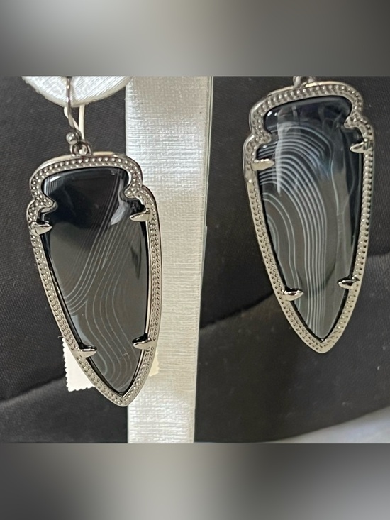 Kendra Scott Jewelry - NWT RARE & Retired Kendra Scott Skylar Earrings Gunmetal & Black Banded Agate 😊